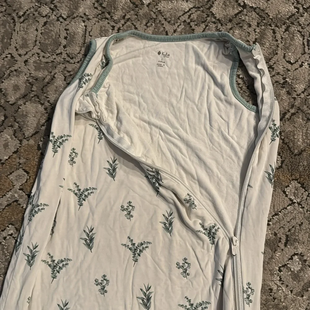 Kyte BABY Floral Print sleep sack 0.5 L in White and Green - Picture 3 of 4
